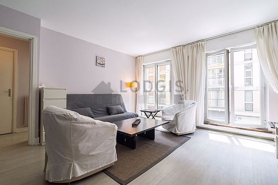 Séjour calme équipé de 1 canapé(s) lit(s) de 140cm, télé, 2 fauteuil(s)