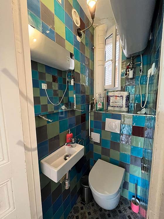 Toilettes indépendantes de la salle d'eau