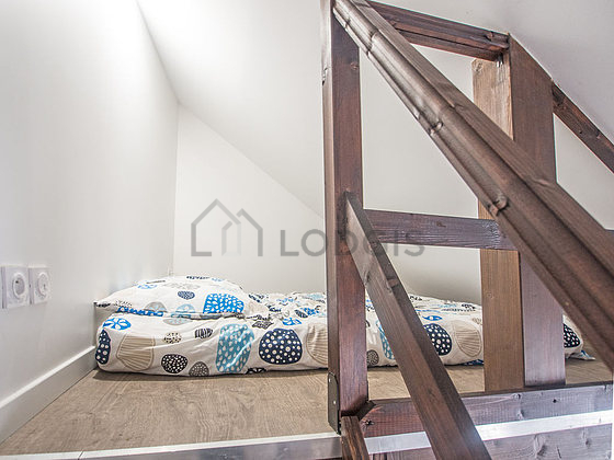 Mezzanine with a high ceiling with wooden floor