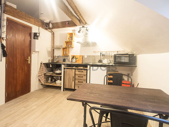 Magnifique cuisine avec du parquet au sol