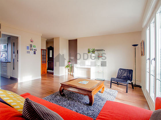 Great, very quiet and very bright sitting room of an apartment in Paris