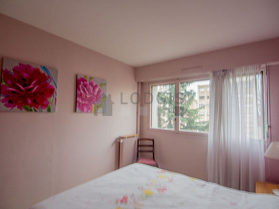 Chambre avec fenêtres double vitrage