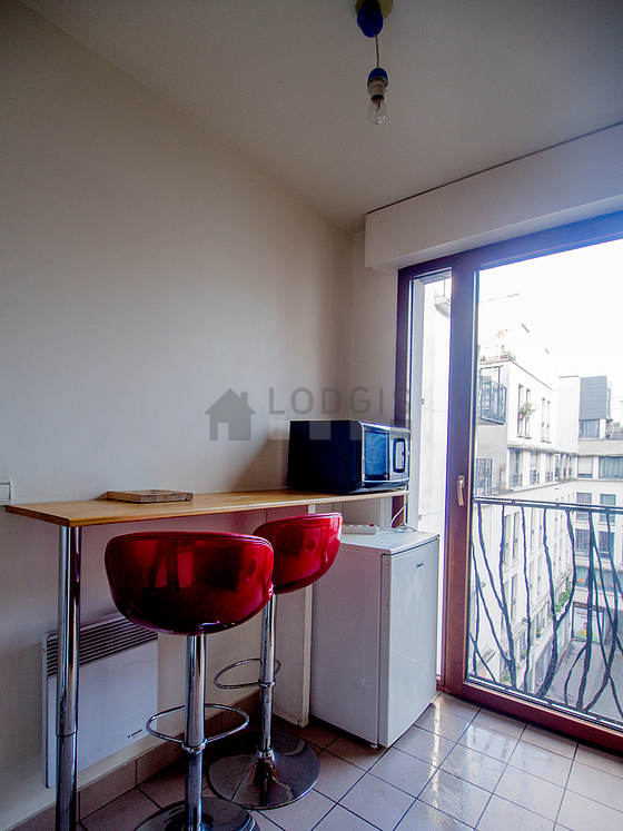 Very bright kitchen facing the courtyard