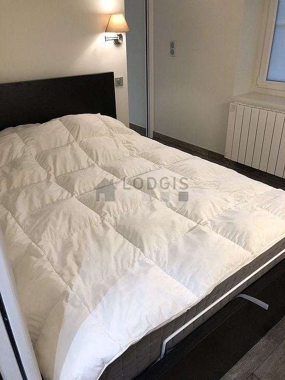 Chambre avec fenêtres