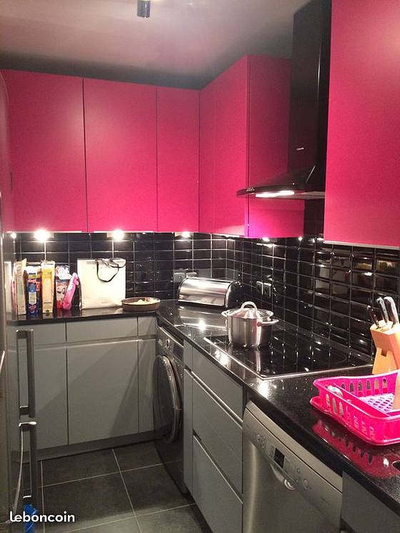 Beautiful kitchen of 12m² with tile floor