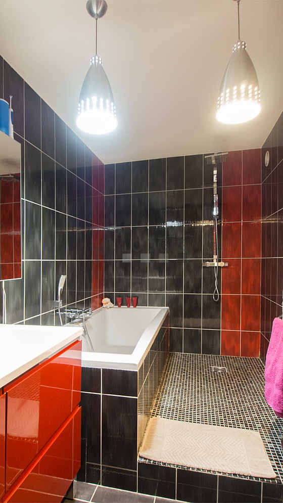 Beautiful bathroom with tile floor