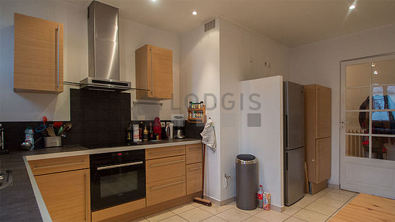 Cuisine dînatoire pour 2 personne(s) équipée de lave vaisselle, plaques de cuisson, réfrigerateur, hotte