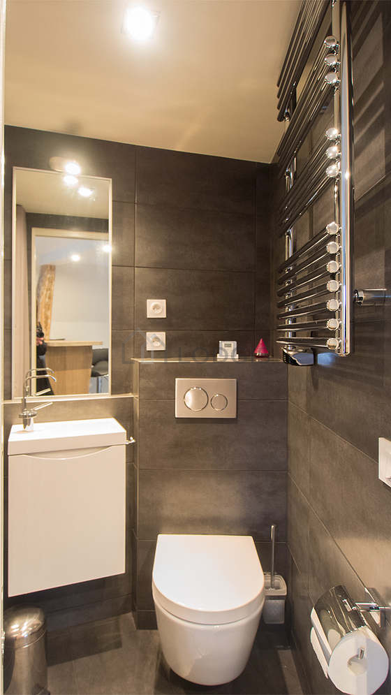Pleasant bathroom with tile floor