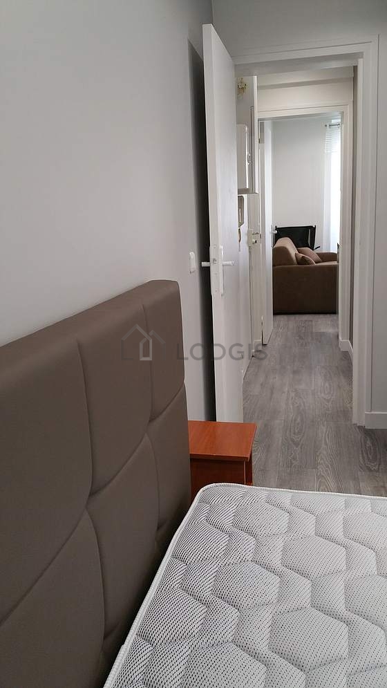 Chambre avec fenêtres