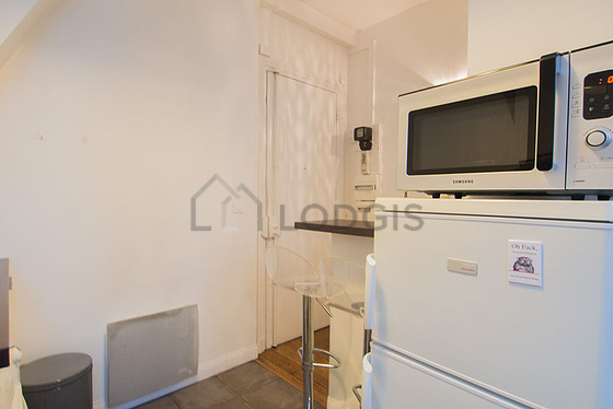 Kitchen where you can have dinner for 2 person(s) equipped with washing machine, kettle, stool