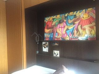 Chambre lumineuse équipée de placard