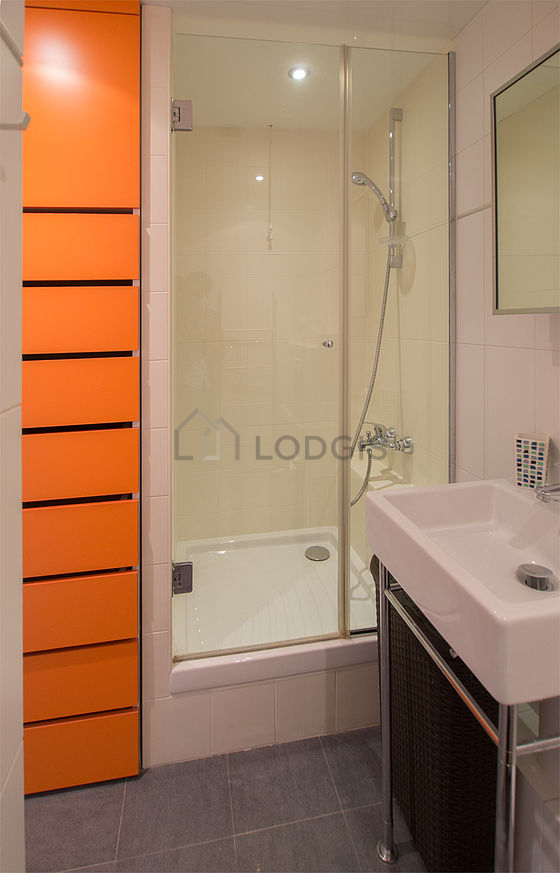 Pleasant bathroom with tile floor