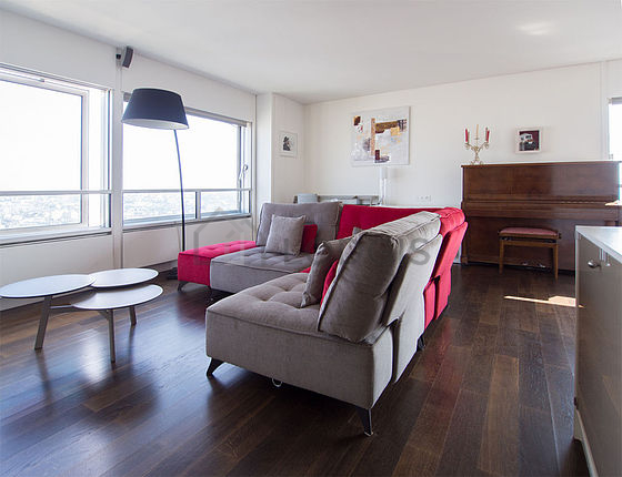 Great, very quiet and very bright sitting room of an apartment in Paris