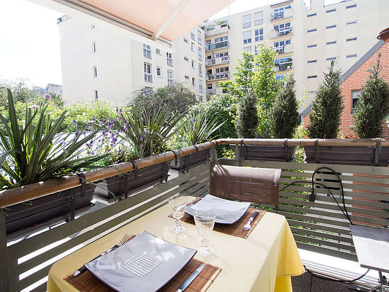 Very quiet and very bright balcony with paving floor