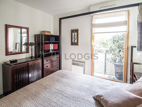 Chambre avec fenêtres double vitrage