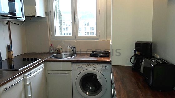 Magnifique cuisine de 4m² avec du carrelage au sol