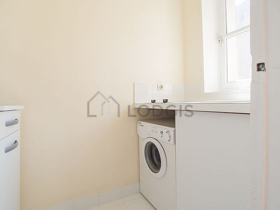 Cuisine de 6m² avec du carrelage au sol