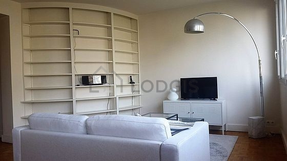 Very quiet living room furnished with tv