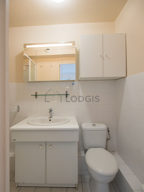 Beautiful bathroom with tile floor