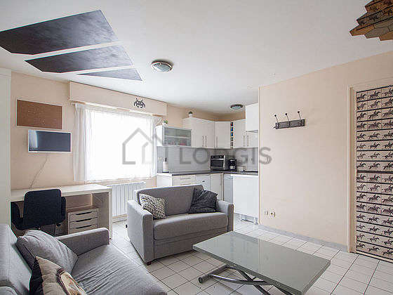 Large living room of 20m² with tilefloor