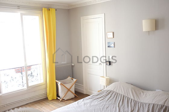 Chambre de 14m² avec du parquet au sol
