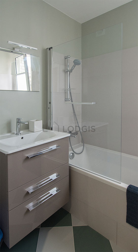 Bathroom equipped with washing machine, dryer, bath towels