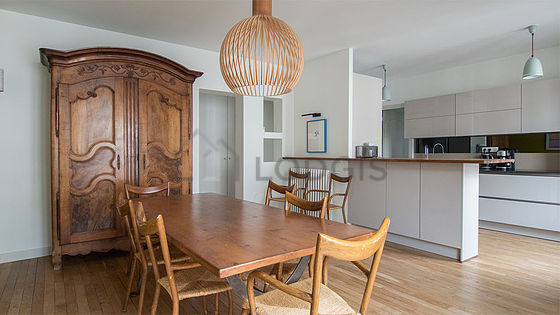 Dining room equipped with dining table, closet
