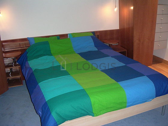 Bedroom of 8m² with the carpeting floor
