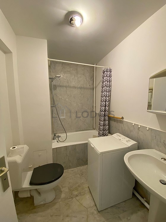 Beautiful bathroom with tile floor