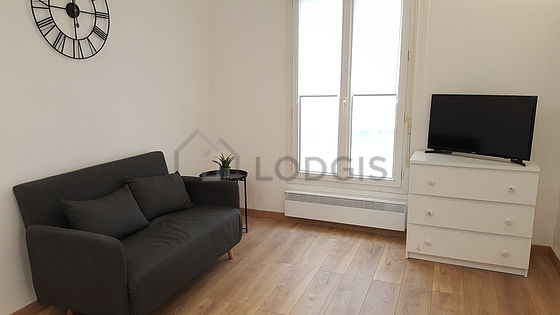 Séjour très calme équipé de 1 lit(s) de 140cm, télé, penderie, placard