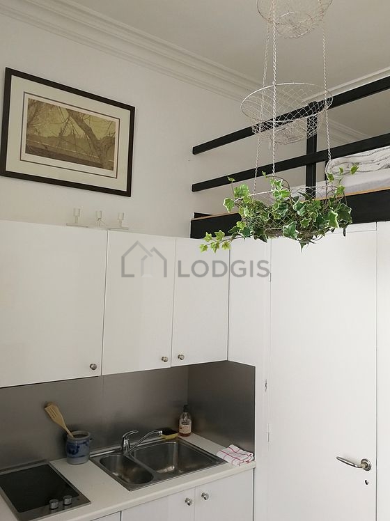 Great kitchen of 2m² with wooden floor