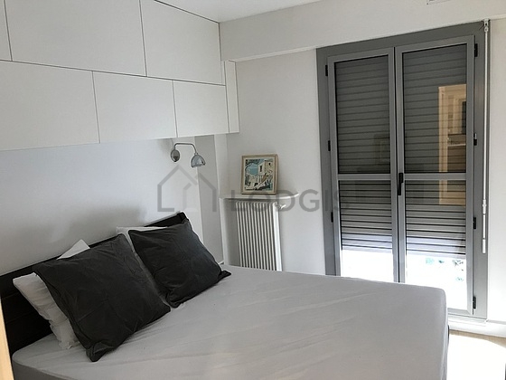 Chambre de 9m² avec du parquet au sol