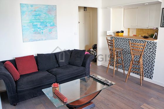 Séjour calme équipé de télé, penderie, placard, 1 chaise(s)
