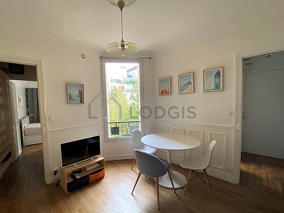 Great, very quiet and very bright sitting room of an apartment in Paris
