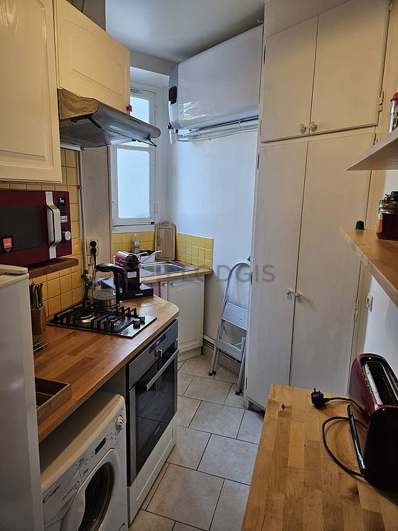 Great kitchen with the carpeting floor