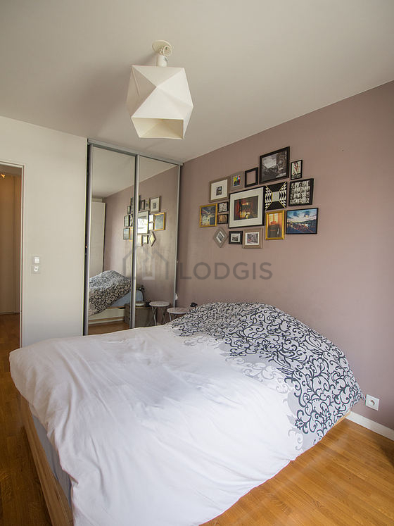 Very quiet bedroom for 2 persons equipped with 1 bed(s) of 140cm