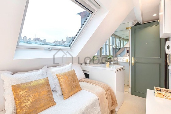 Great, very quiet and very bright sitting room of an apartment in Paris