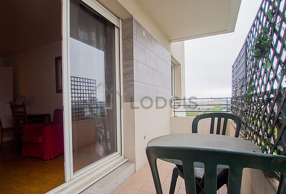 Terrasse exposée plein ouest et vue sur jardin