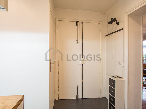 Very beautiful entrance with tile floor