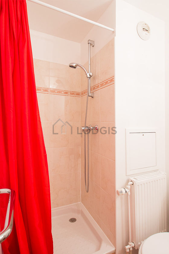Beautiful bathroom with tile floor