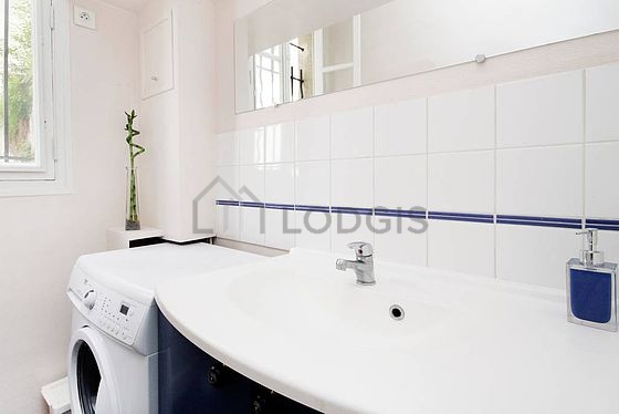 Pleasant bathroom 