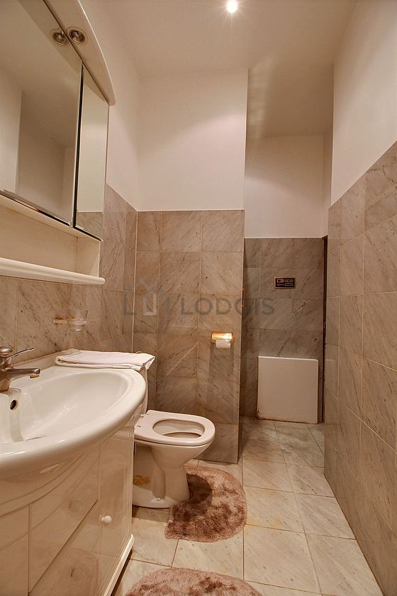 Pleasant bathroom with tile floor