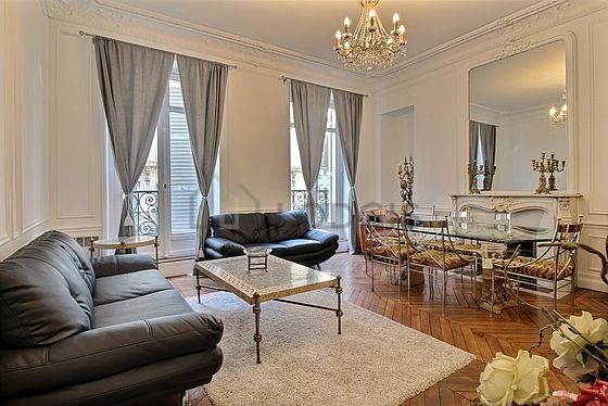 Great, very quiet and very bright sitting room of an apartment in Paris