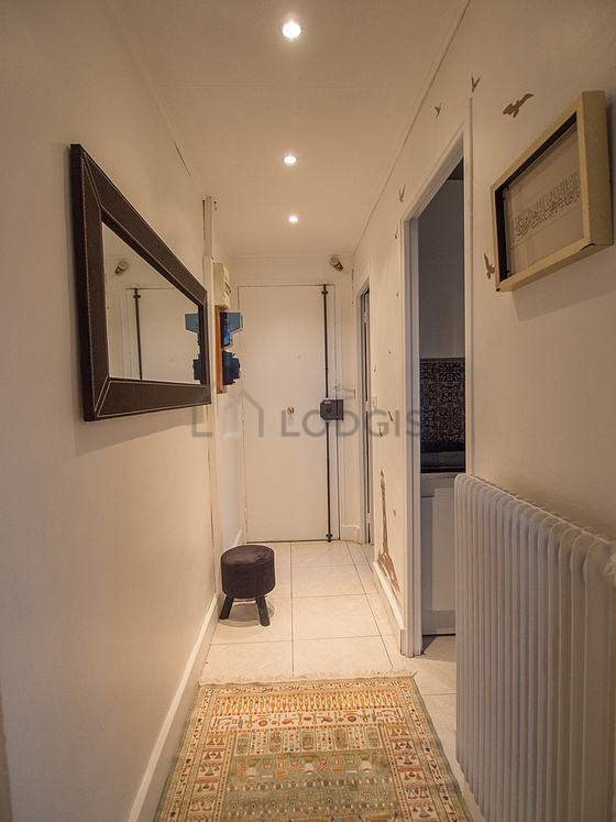 Very beautiful entrance with tile floor