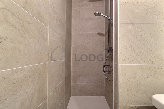 Agréable salle de bain