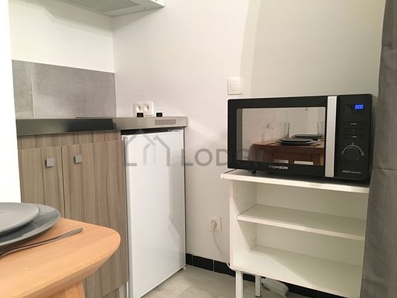 Kitchen where you can have dinner for 2 person(s) equipped with hob, refrigerator, crockery