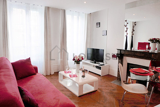Great, very quiet and very bright sitting room of an apartment in Paris