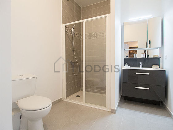 Pleasant bathroom with tile floor