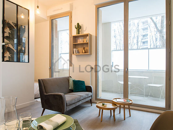 Séjour très calme équipé de 1 lit(s) de 120cm, télé, penderie, placard