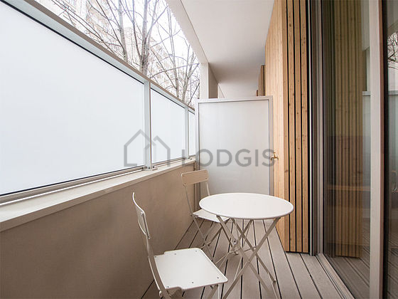 Terrasse équipée de table à manger, 2 chaise(s)